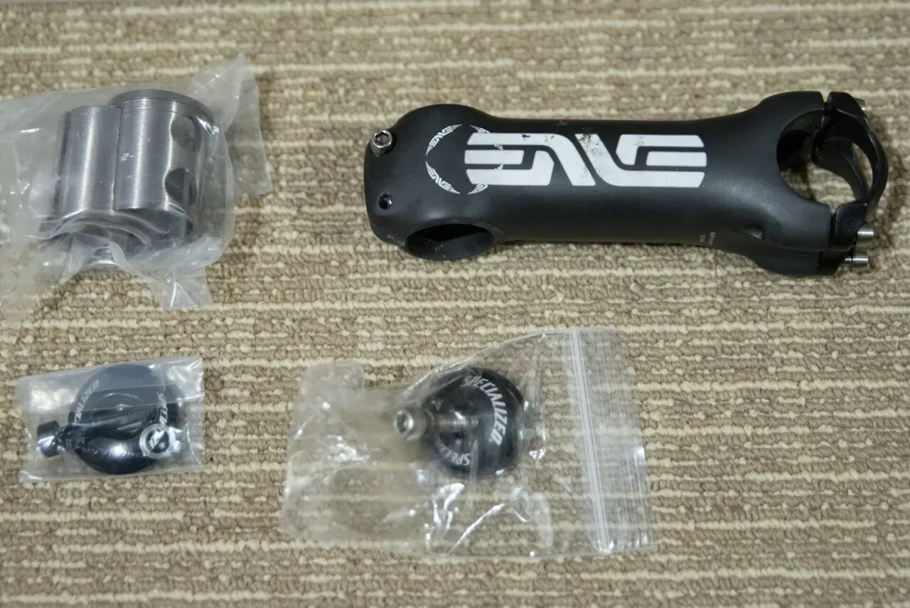 ENVEカーボンステムとスペーサー、ヘッドキャップ