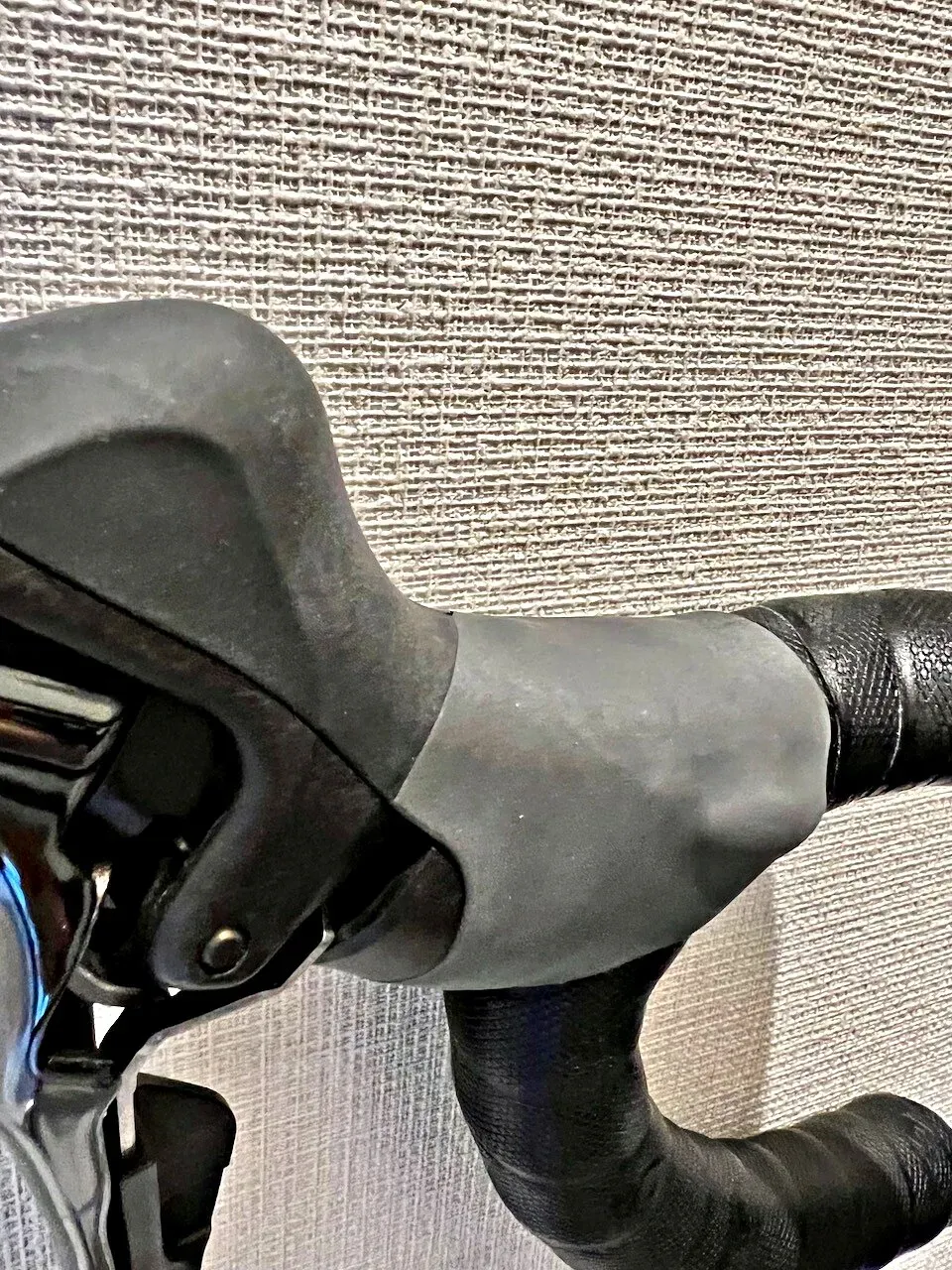 ロードバイクのブラケットカバーを交換したらライド中が快適になった！