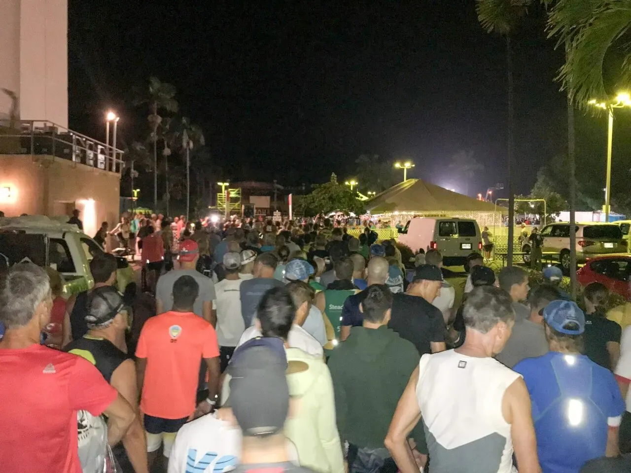 キングカメハメハ コナビーチホテル裏の駐車場