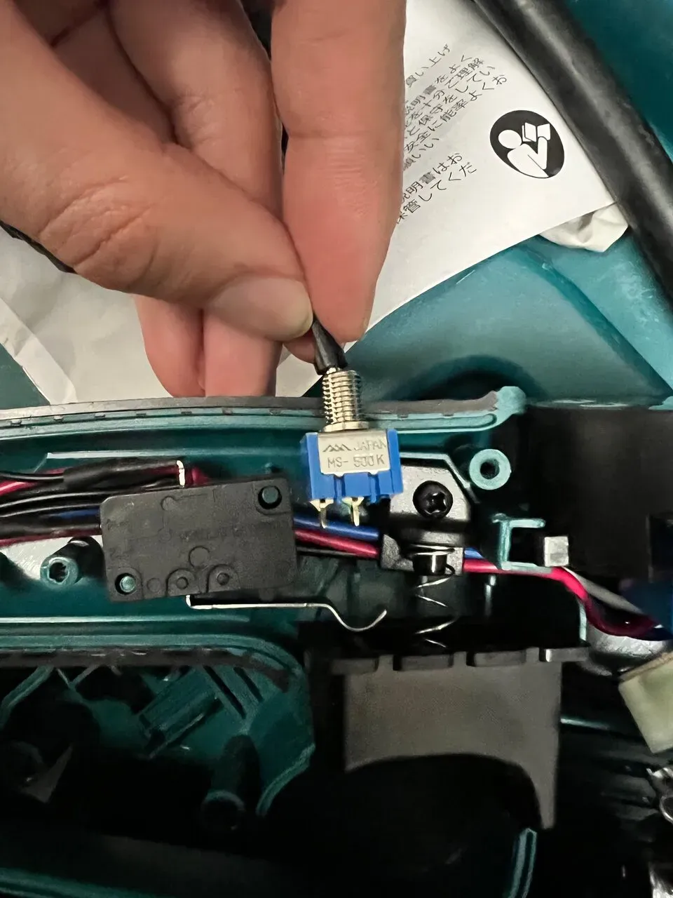 マキタの充電式空気入れを改造【ボタンを押さなくてOK】 - 画像3