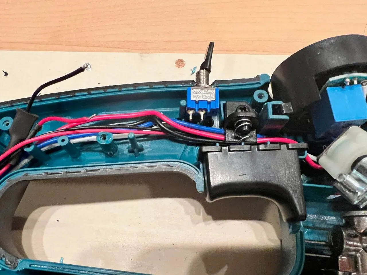 マキタの充電式空気入れを改造【ボタンを押さなくてOK】 - 画像4