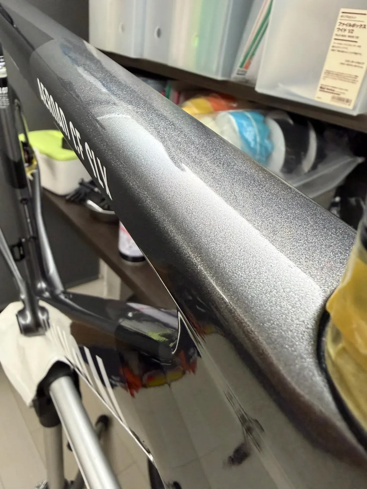 塗布直後 - AEROAD CF SLX ロゴ周辺