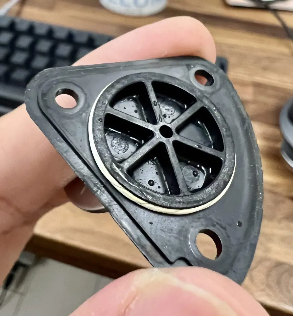 4iiii PRECISIONのパワーメーターの電池ケースに浸水