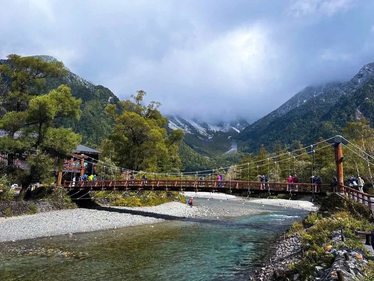 河童橋と冠雪の穂高連峰