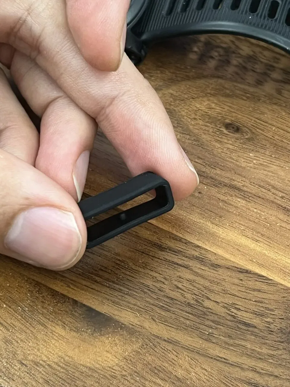 Garmin Foreathlete 945のバンド留め具が壊れた→無償でもらえるらしい - 画像3