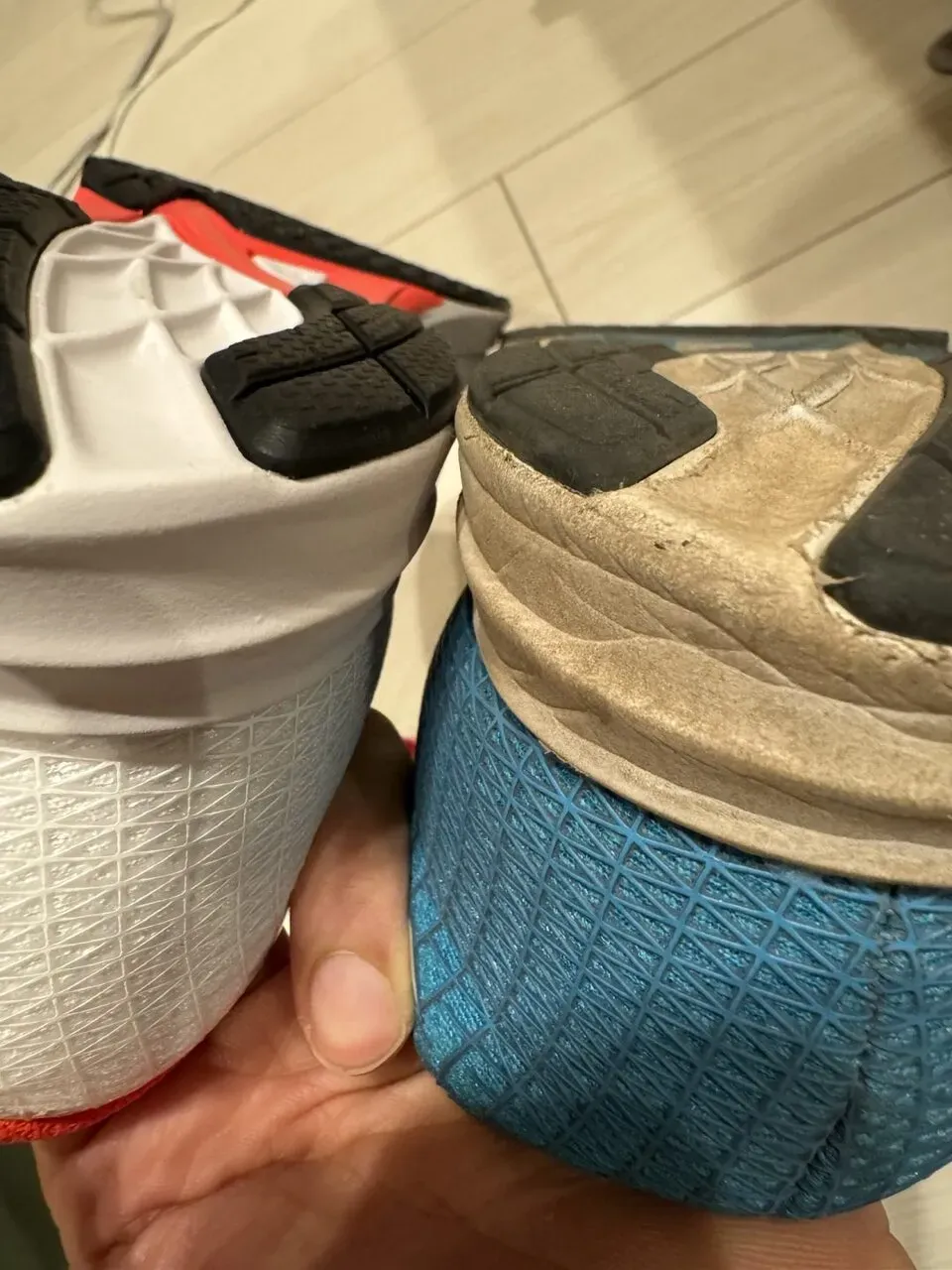 ASICS LYTERACER 4の品質にはばらつきがあるっぽい - 画像4